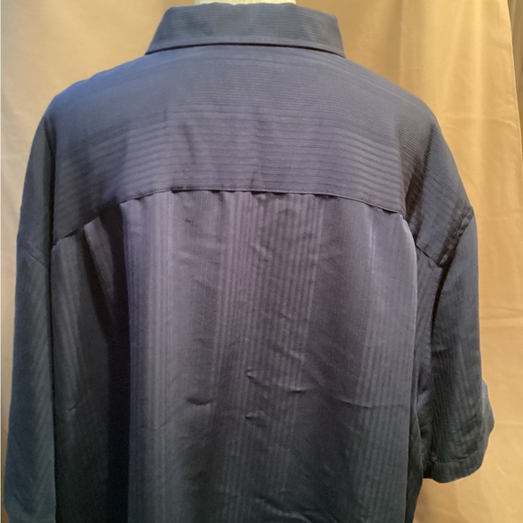 Van Heusen short sleeve button down shirt,Size 3XLT, in good condition - Picture 5 of 5